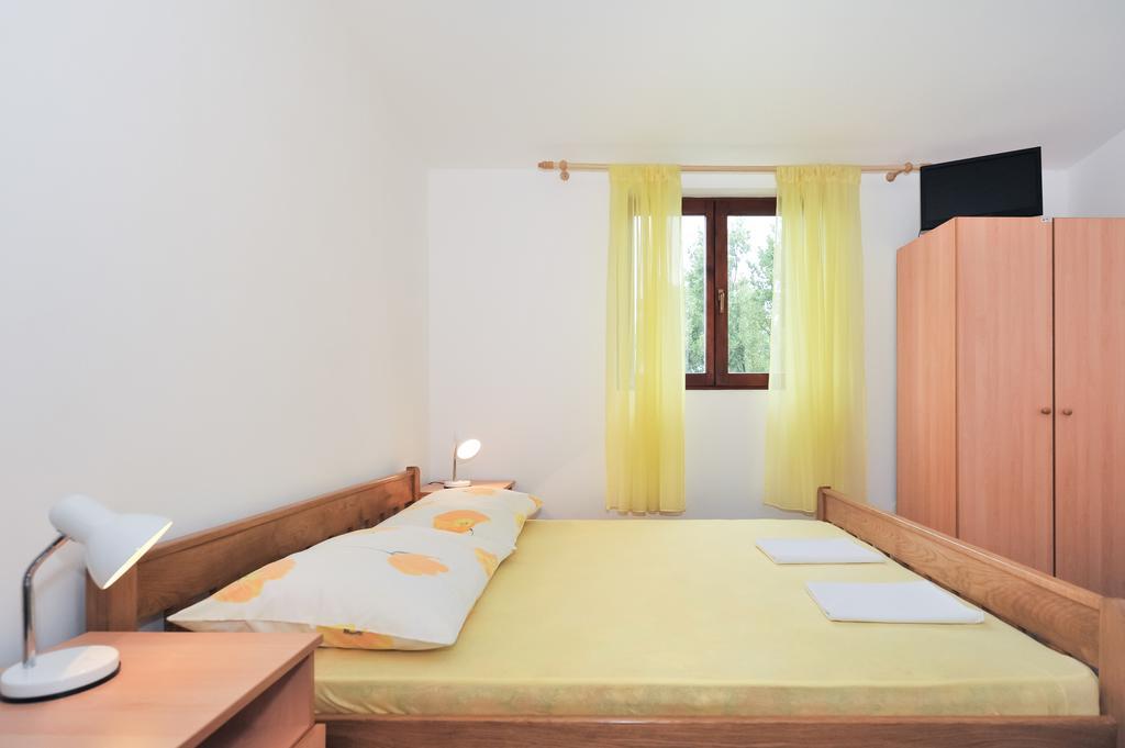 Apartments Marta Starigrad Room photo